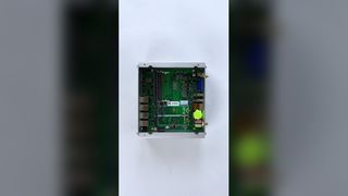 Intel Core I5 ​​8305G Prozessor Mini-PC mit 2 RS232 COM 2 LAN 1 VGA 2 HD-MI für Fabrik